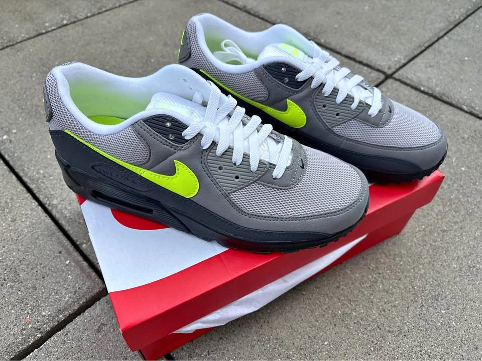 BNIB Nike Air Max 90