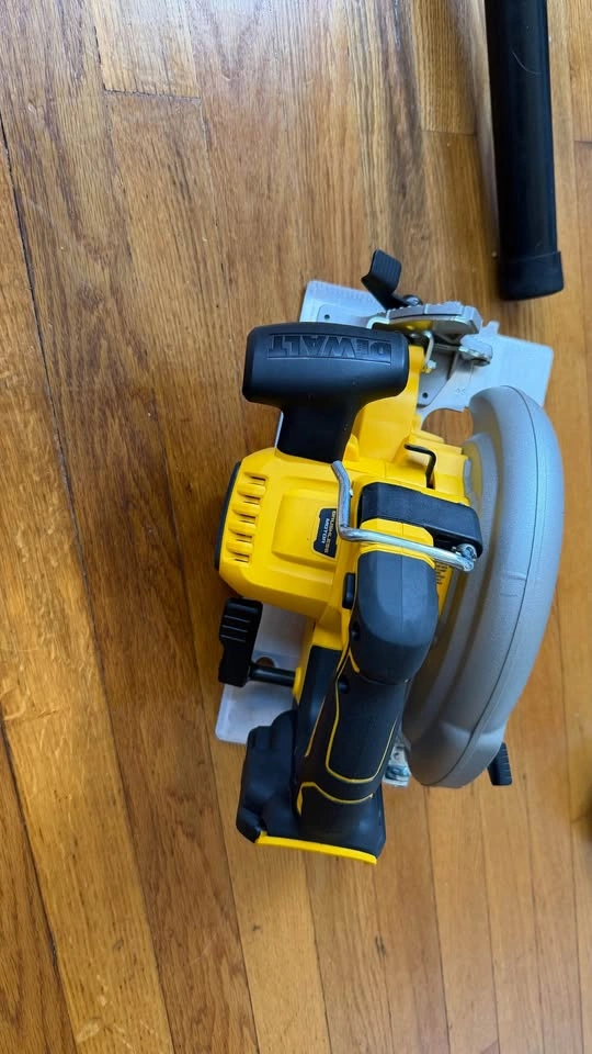 Dewalt XR Circular Saw - photo 2