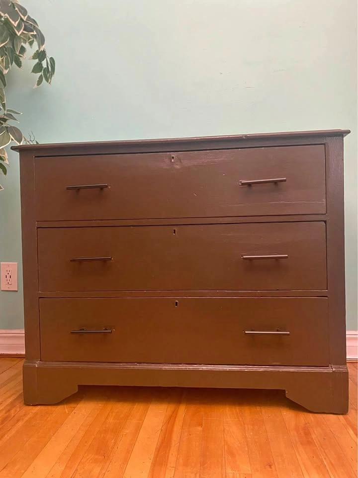 FREE DELIVERY: Vintage Dresser $180 (HRM)