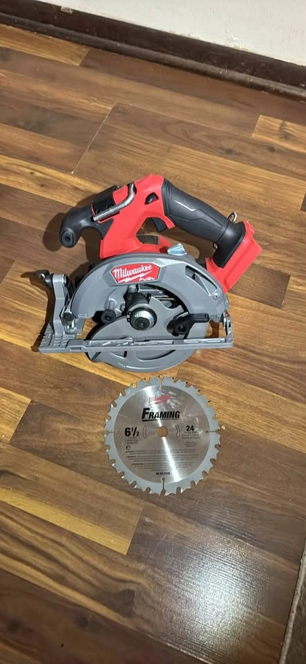Milwaukee m18 fuel 6 1/2” circular saw (tool only)