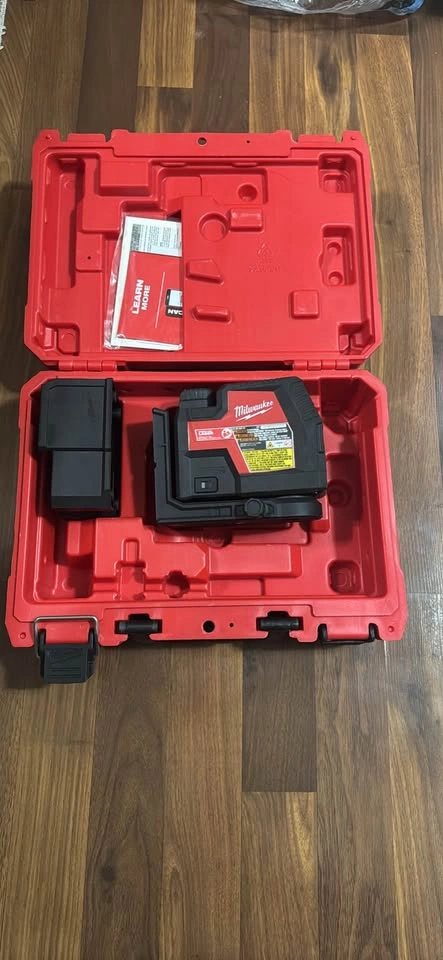 Milwaukee 100 ft. Green Cross Line & Plumb Points Laser Level - photo 2