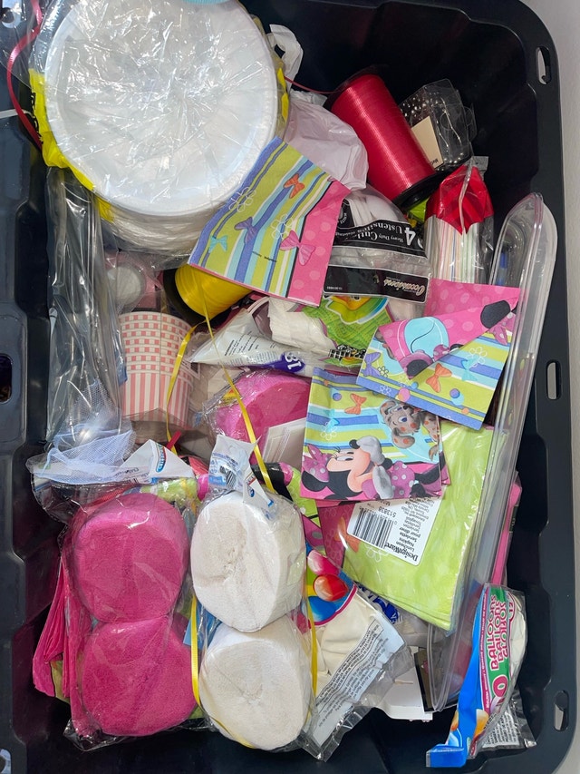 Party Supplies Lot - photo 2