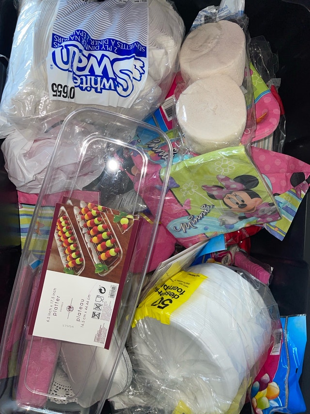 Party Supplies Lot - photo 3