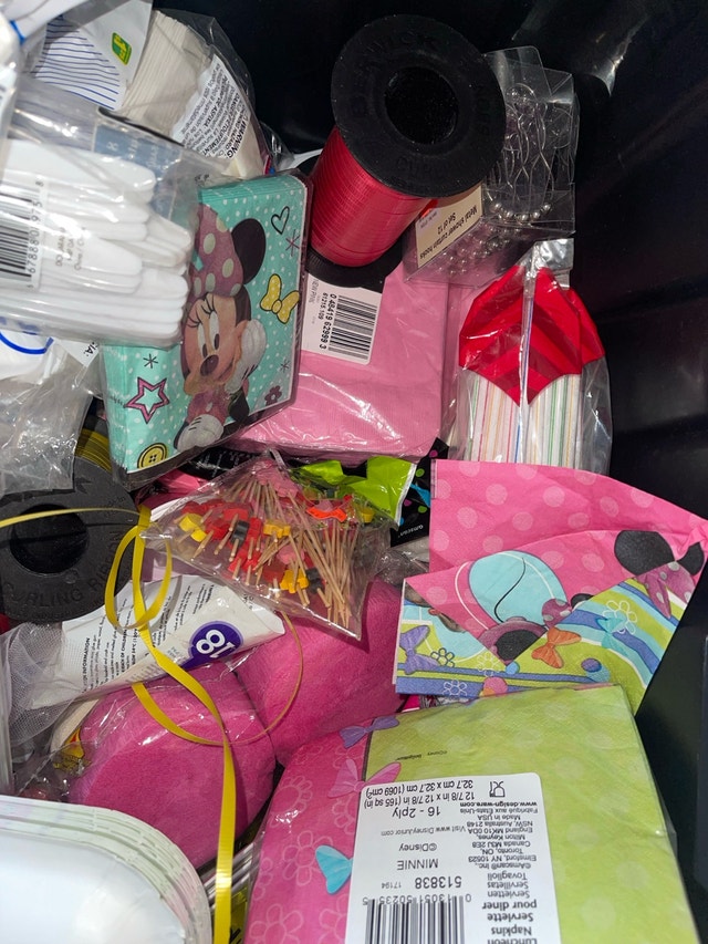 Party Supplies Lot - photo 4