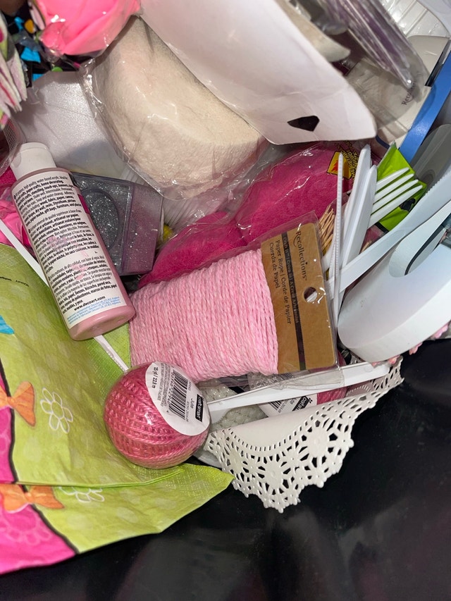 Party Supplies Lot - photo 5