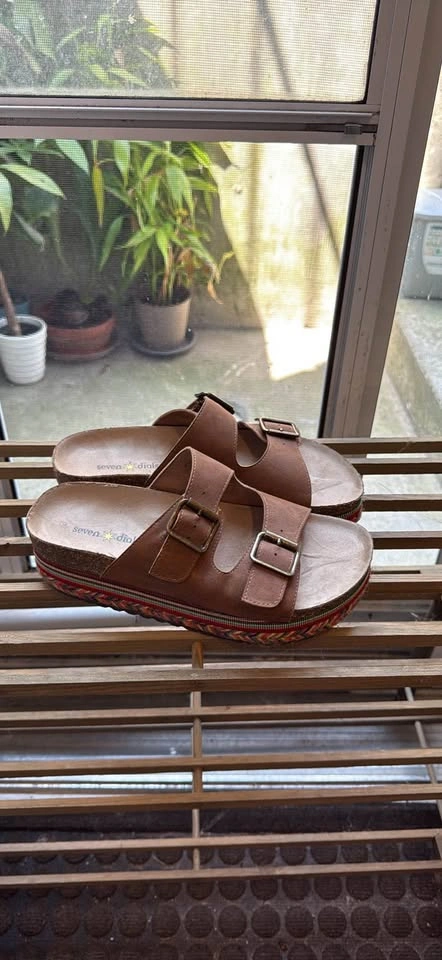 Brand new Seven Dials Size 7 Sandals - Women - photo 2