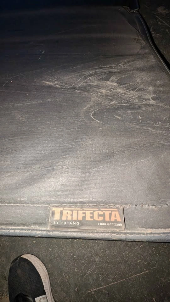 Extang Trifecta Tri-fold Tonneau Cover - photo 5