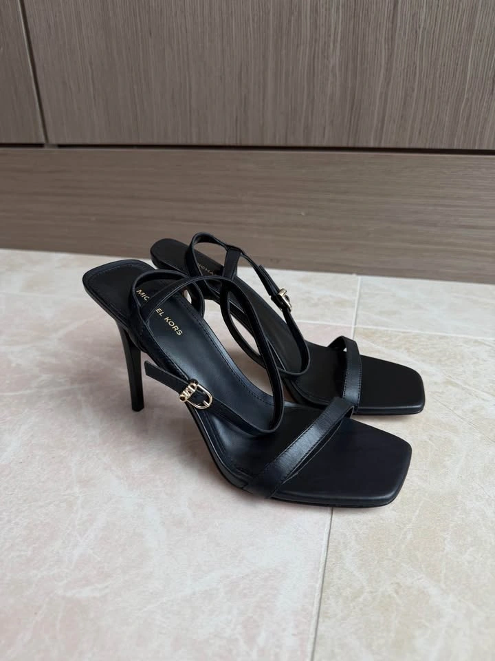 NWOB Michael Kors Liana Ankle Strap Black Leather Sandals 6.5 - photo 2