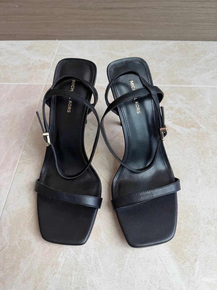 NWOB Michael Kors Liana Ankle Strap Black Leather Sandals 6.5 - photo 3