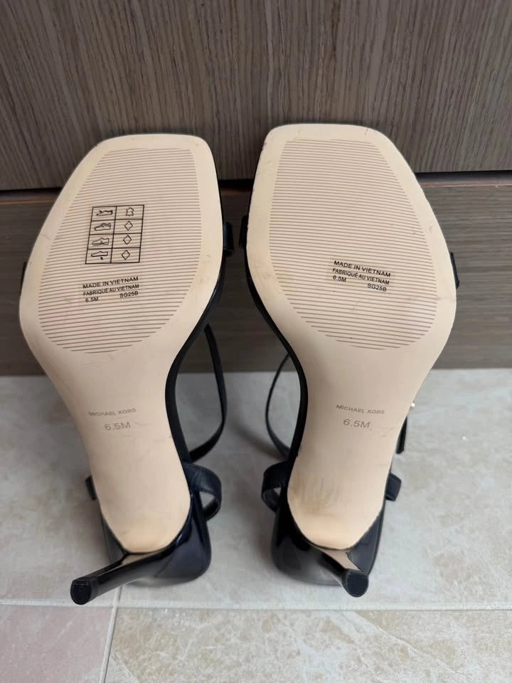NWOB Michael Kors Liana Ankle Strap Black Leather Sandals 6.5 - photo 4