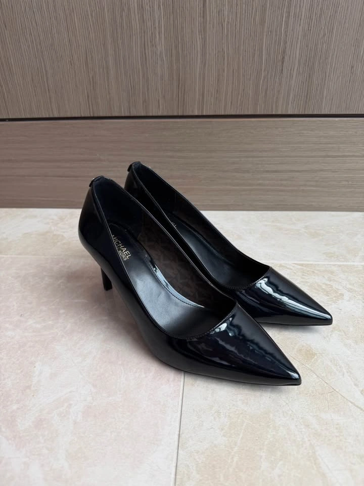NWOB Michael Kors Alina Flex Patent Heels – Size 6.5 - photo 2
