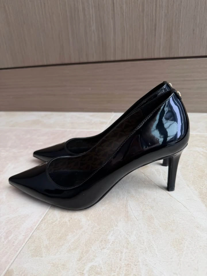 NWOB Michael Kors Alina Flex Patent Heels – Size 6.5 - photo 4