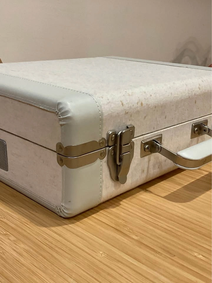 Crosley Suitcase Record Player - photo 3