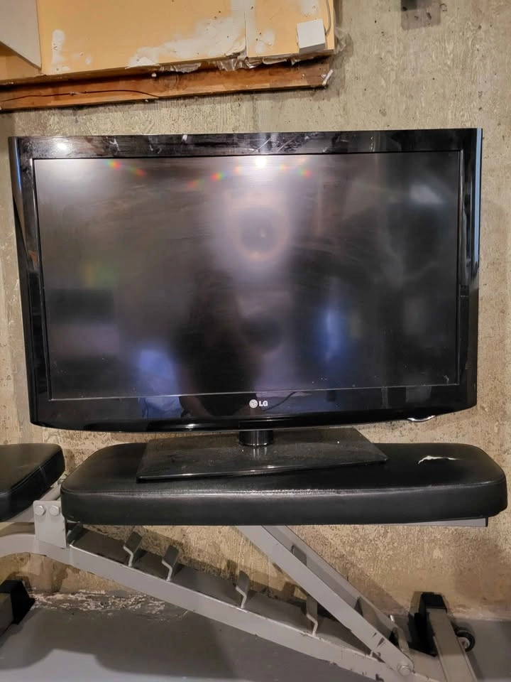 MOVING SALE: 37" LG LCD TV (Great for Gaming / Garage) – $20 OBO - photo 2