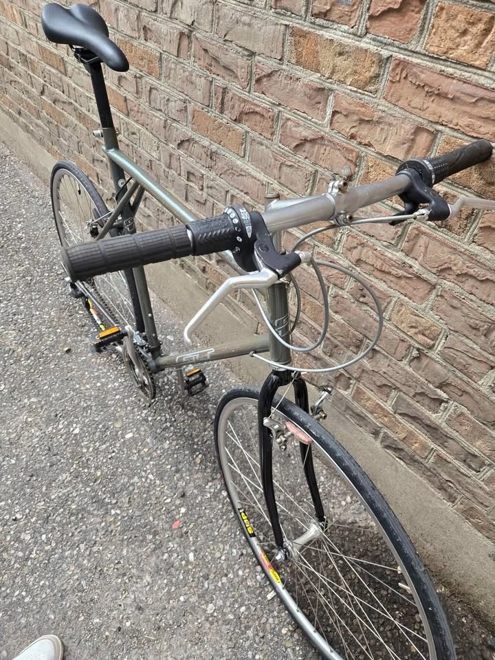 GT Vitesse Bicycle - photo 4