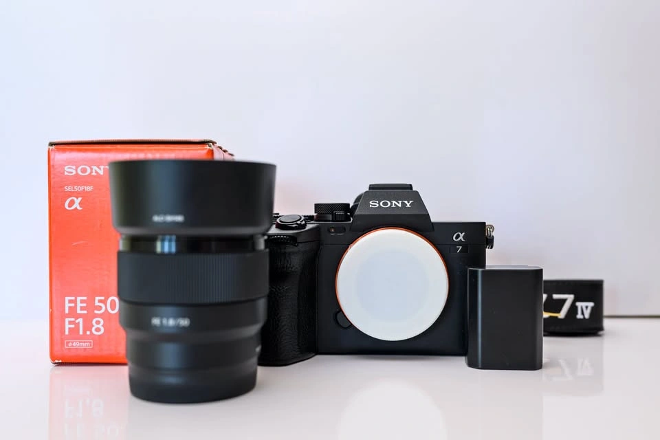 Sony a7 IV & 50mm f/1.8 Lens, Box, Strap, Battery