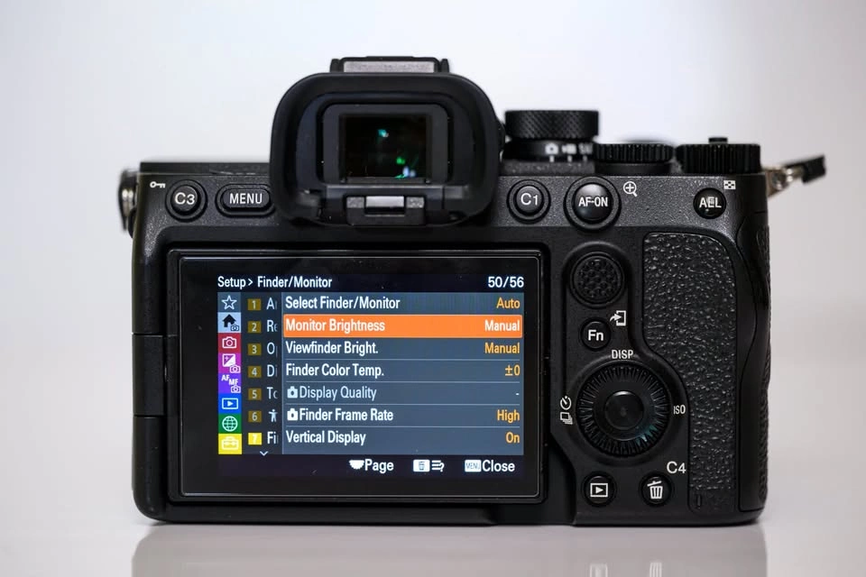 Sony a7 IV & 50mm f/1.8 Lens, Box, Strap, Battery - photo 4