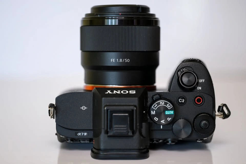Sony a7 IV & 50mm f/1.8 Lens, Box, Strap, Battery - photo 5