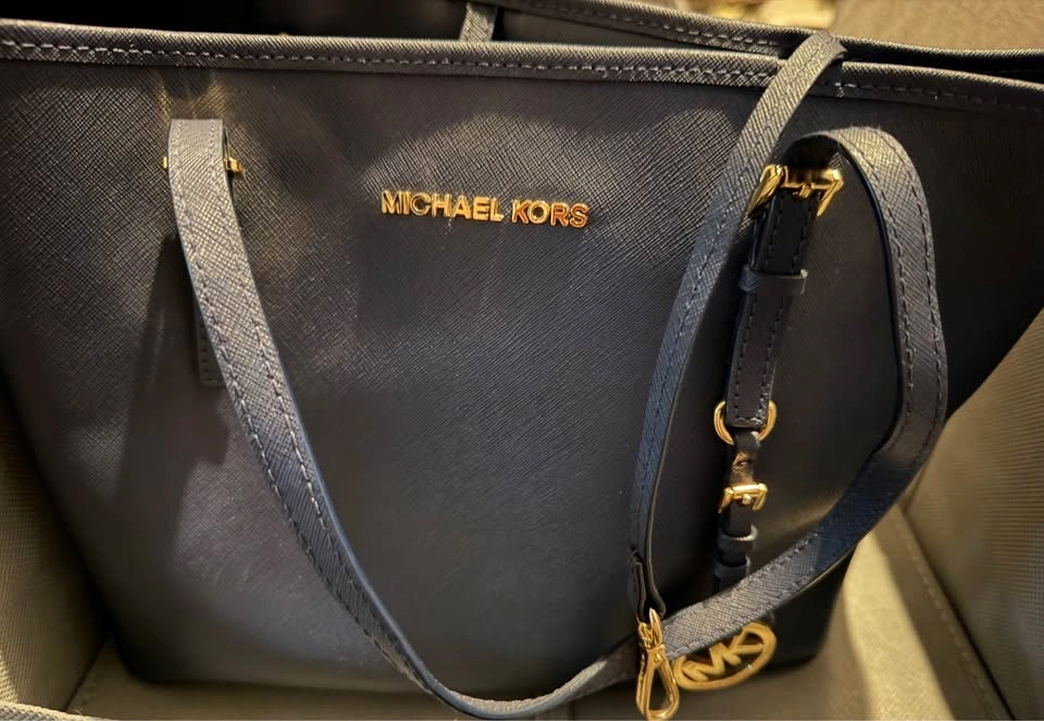 Michael Kors Admiral Navy Saffiano Leather Tote Bag - photo 3