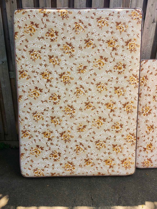 Double Box Spring and Mattress - photo 2