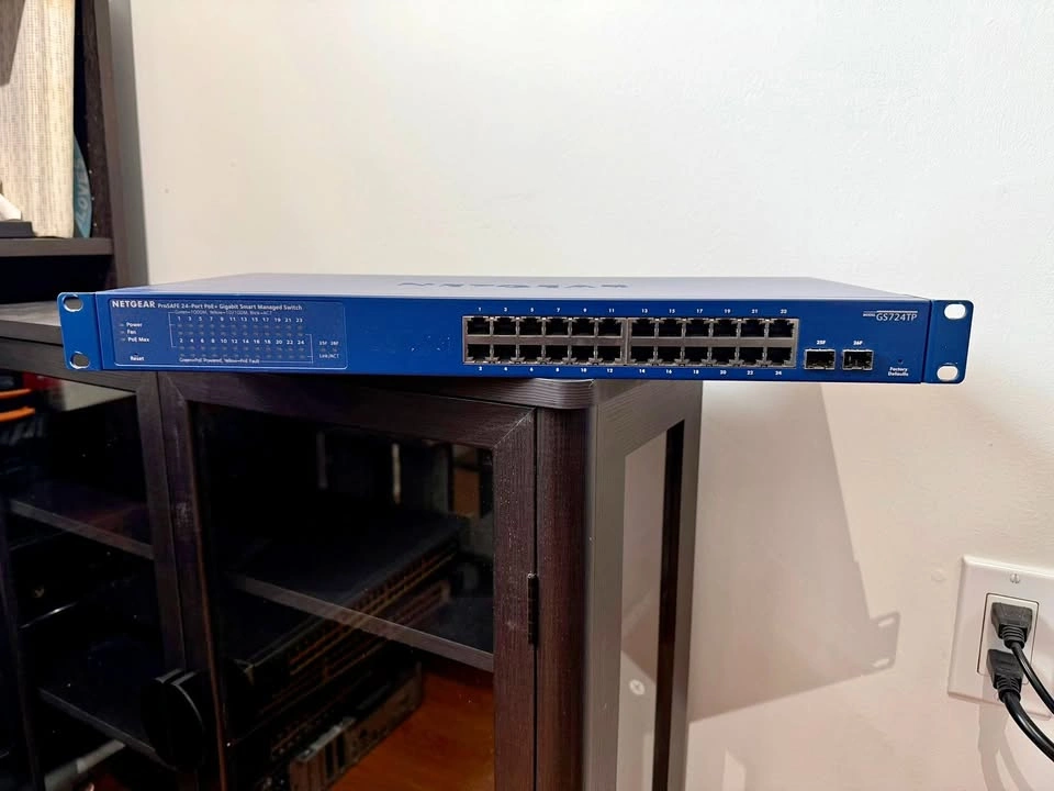 Netgear GS724TP v2