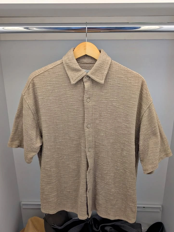 Pull&Bear Men's Textured Oversized Short Sleeve Shirt (Khaki) S