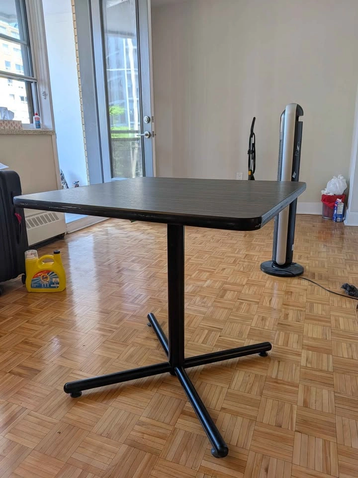 Simple Table - photo 2