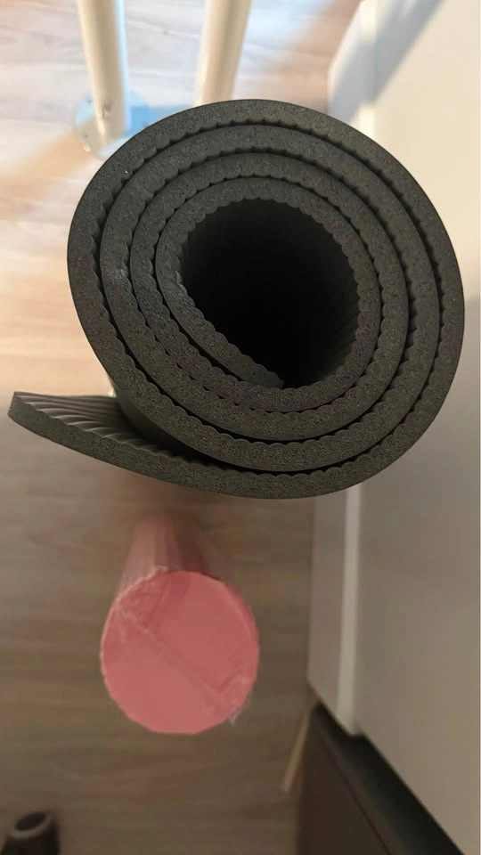 Gaiam Essentials Thick Yoga Mat + (NEW) Foam Roller - photo 2