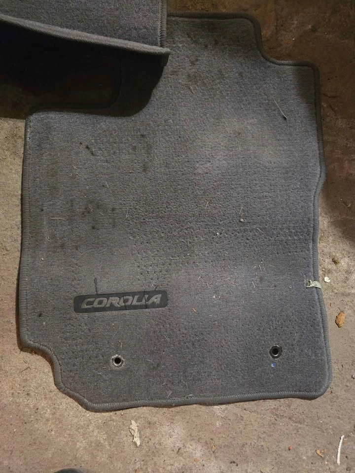 OEM toyota corolla floor mats - photo 2
