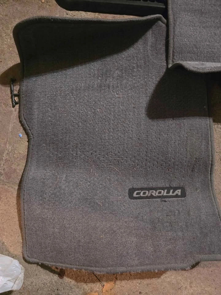 OEM toyota corolla floor mats - photo 3