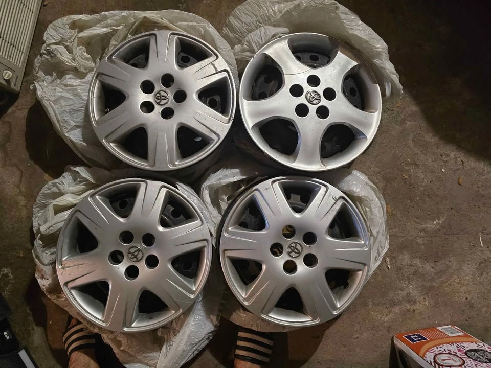 15" Steel rim w/ Hub Caps - photo 2