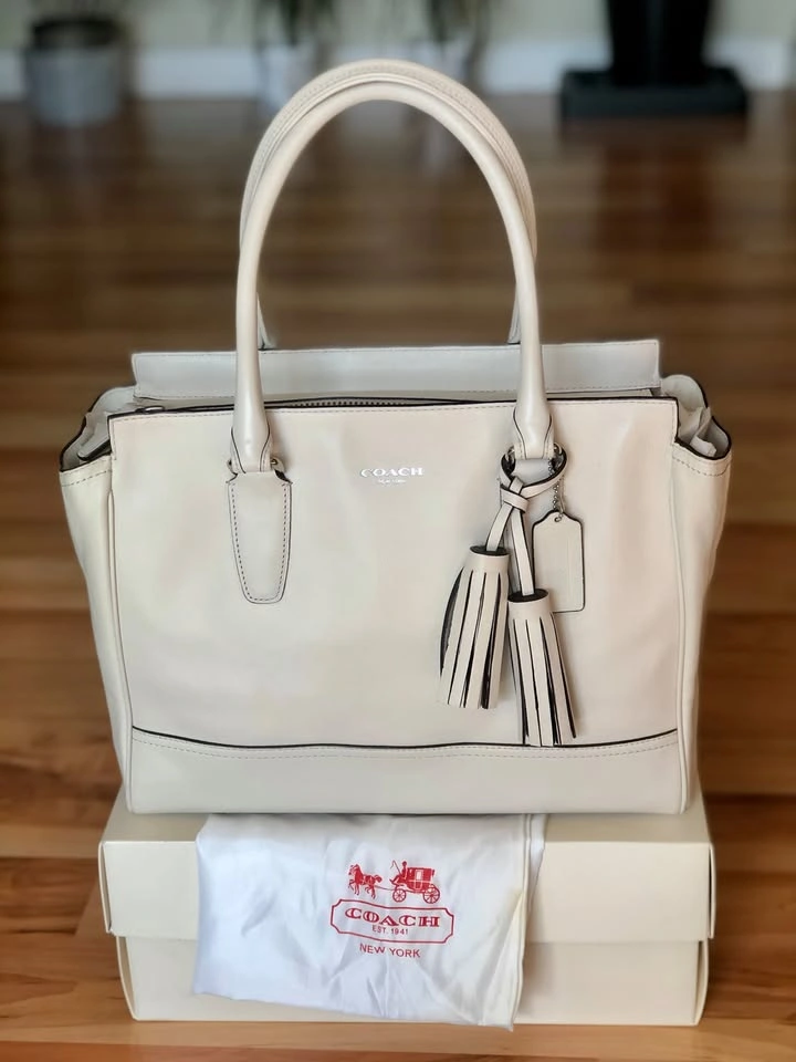 Coach Legacy Candace Carryall Large ($458 USD)