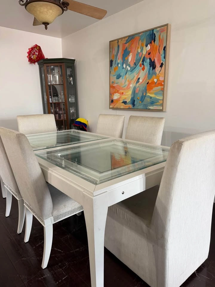 Beautiful White Dining Table with 6 Chairs (chairs free) - photo 5