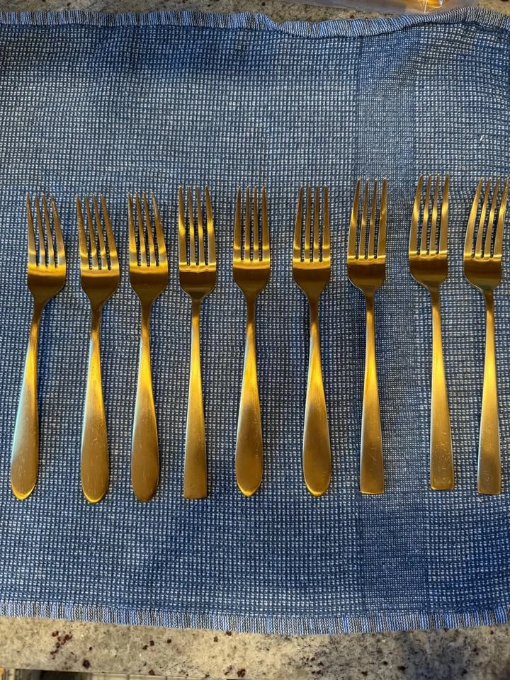 Gold Flatware Set (41 pieces) - photo 2