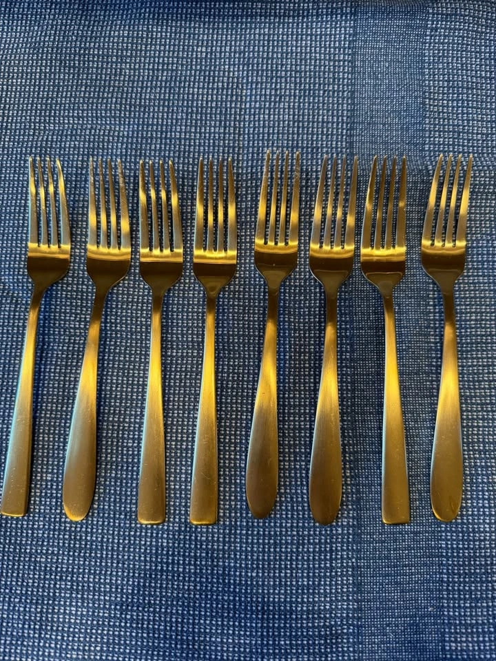 Gold Flatware Set (41 pieces) - photo 3