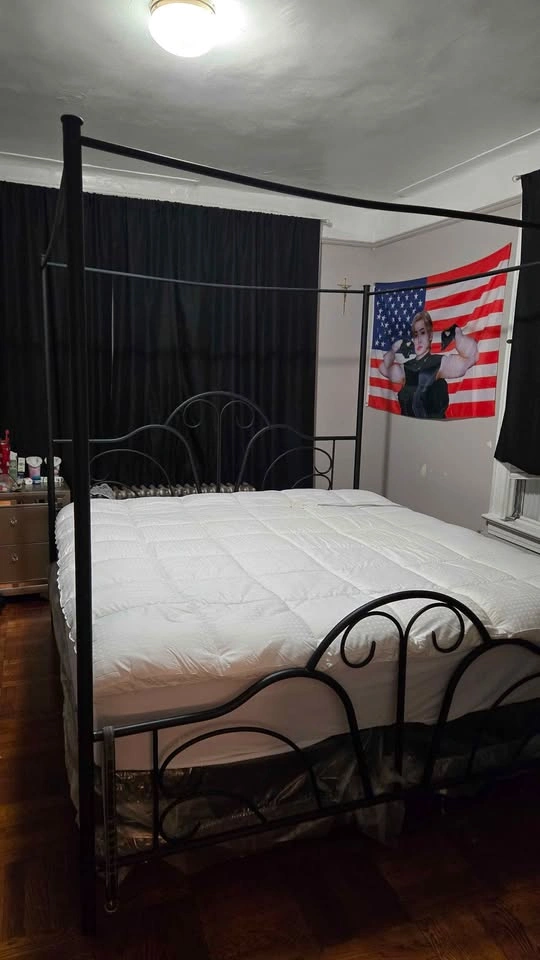 King Canopy Bed + Sealy Posturepedic Hybrid Mattress - photo 2