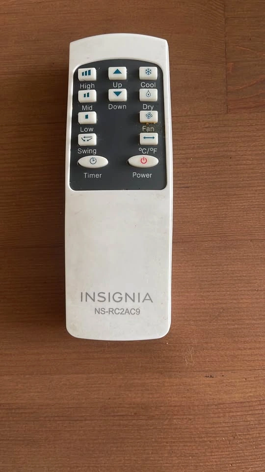 INSIGNIA Air Conditioner 12,000 BTU - photo 3