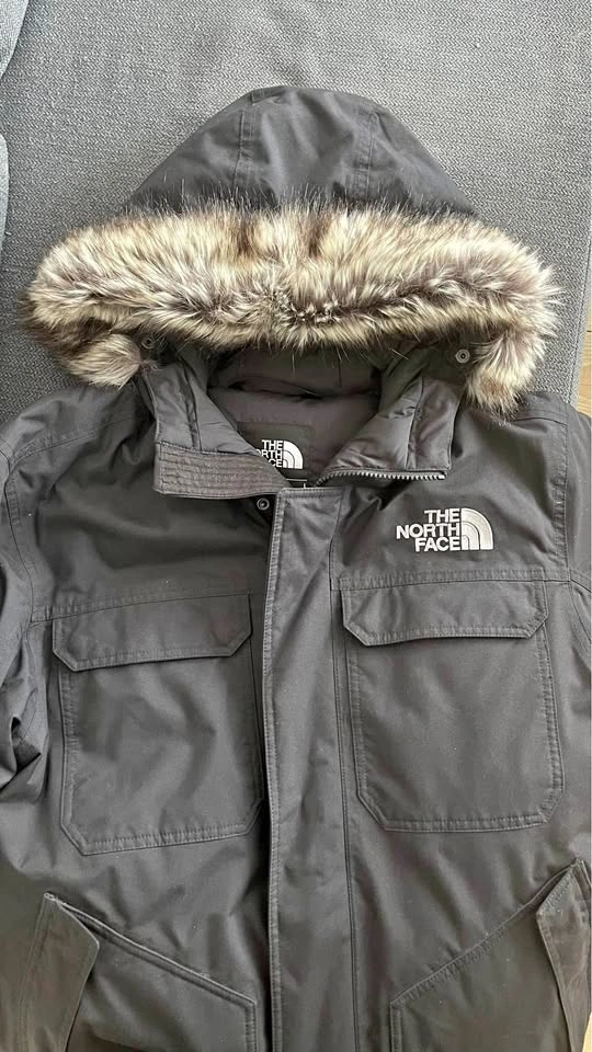 Black North Face Gotham Jacket (550)