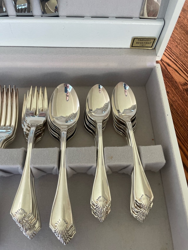 Oneida “King James” Silverware 8 Place Settings - photo 3