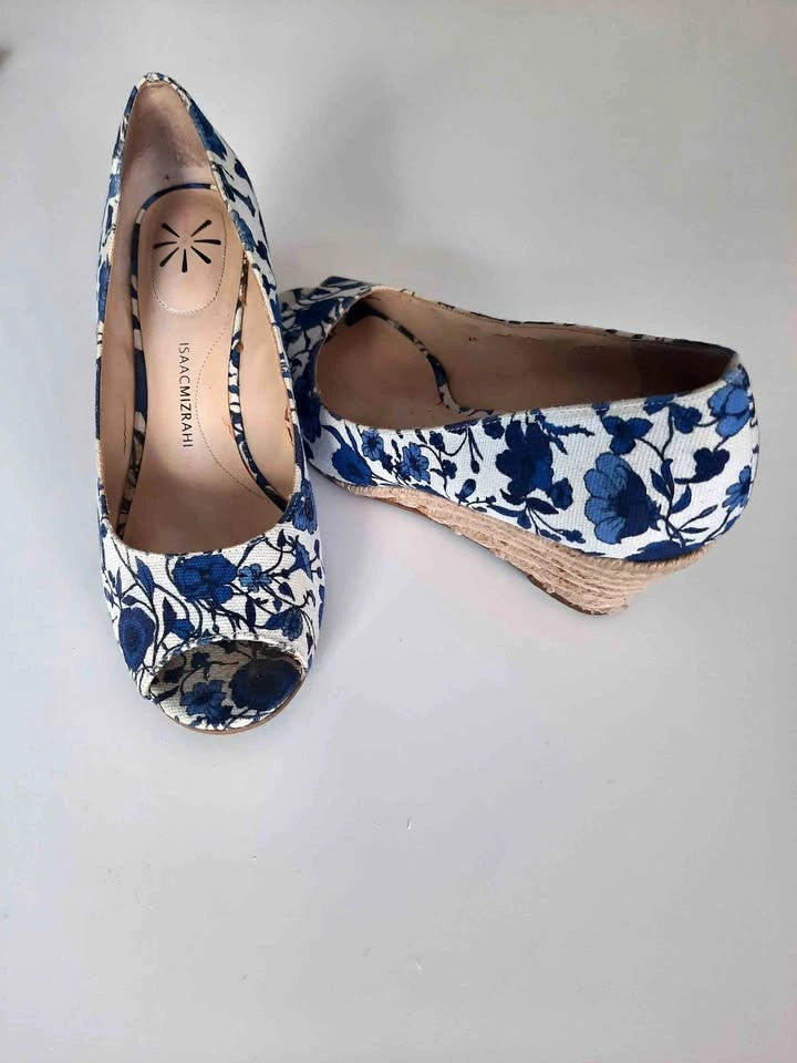 Isaac Mizrahi live wedges