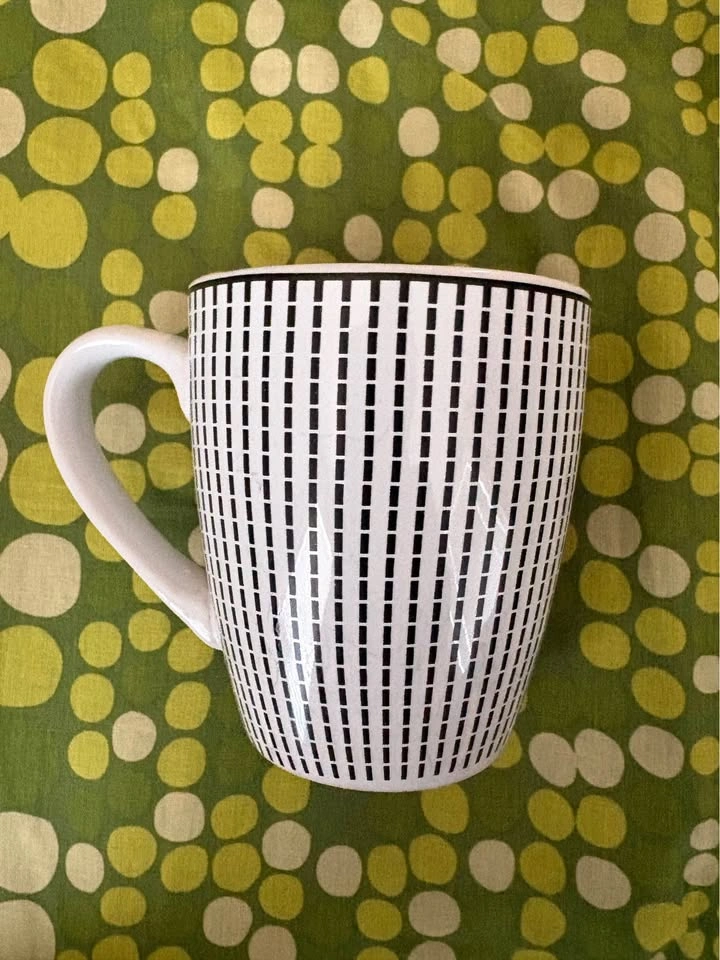 Set of 5 Modern Black & White Coffee Mugs - photo 2
