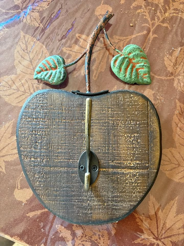Apple Wall Hook/Decorative Wall Hanger