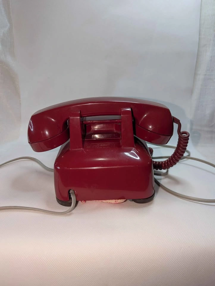 Vintage Red Western Electric Model 500D Rotary Telephone - photo 4