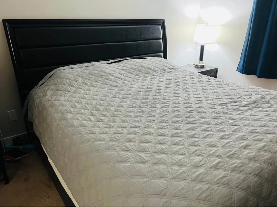 Moving sale: Dark brown Bedroom Set with Faux Leather Headboard - photo 2
