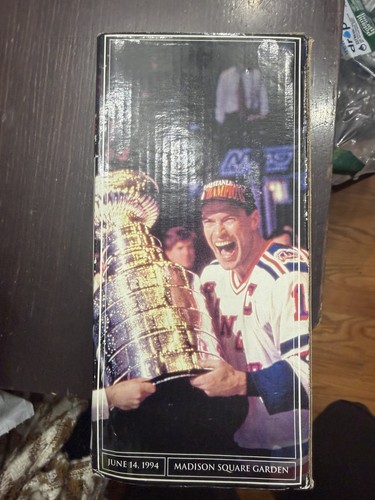 New York Rangers Mark Messier Night 2006 Gray Boxed Figurine - photo 3