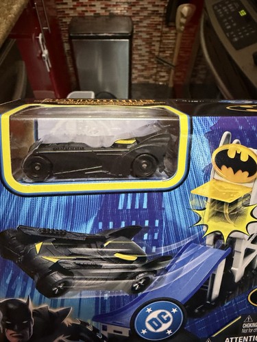 Spin Master DC Batman Batmobile 1:32 Diecast Playset - photo 2