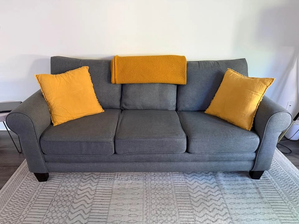Modern 3-seat grey sofa in excellent condition - photo 4