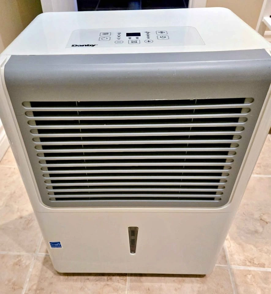 Danby 40 Liter Dehumidifier – Great Condition