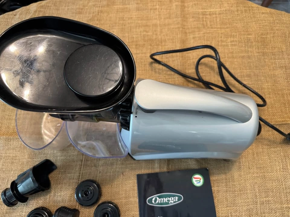 Omega Masticating Juicer - photo 2