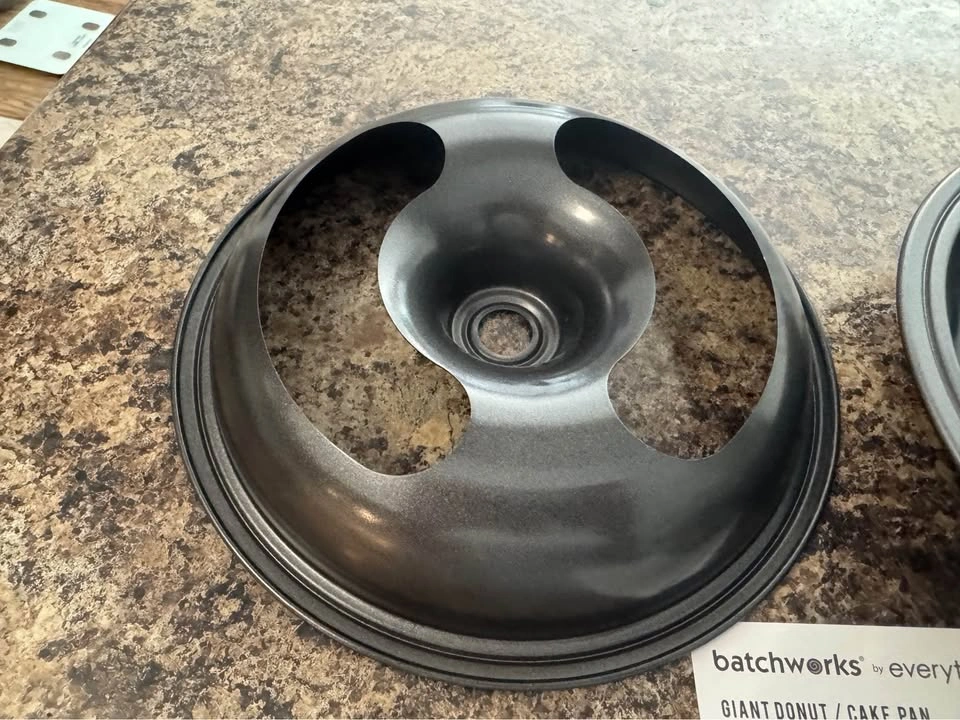 Batchworks by Everythink Giant Donut / Cake Pan - photo 4